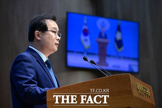 이건태 더불어민주당 의원이 8일 오전 서울 여의도 국회 소통관에서 쌍방울 대북 송금 사건과 관련해 기자회견을 하고 있다. /국회=남윤호 기자