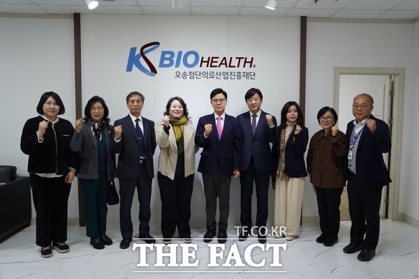 이정화 대전보건대학교 총장과 대학 관계자들이 9일 오송첨단의료산업진흥재단을 방문해 바이오·임상 분야 협력 방안 논의 및 연구시설 탐방을 진행했다. /대전보건대학교