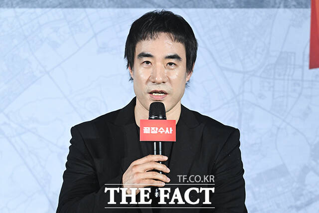 배우 배성우가 9일 오전 서울 용산구 CGV 용산아이파크몰에서 열린 영화 ‘끝장수사’ 제작보고회에 참석해 인사말을 하고 있다. /서예원 기자