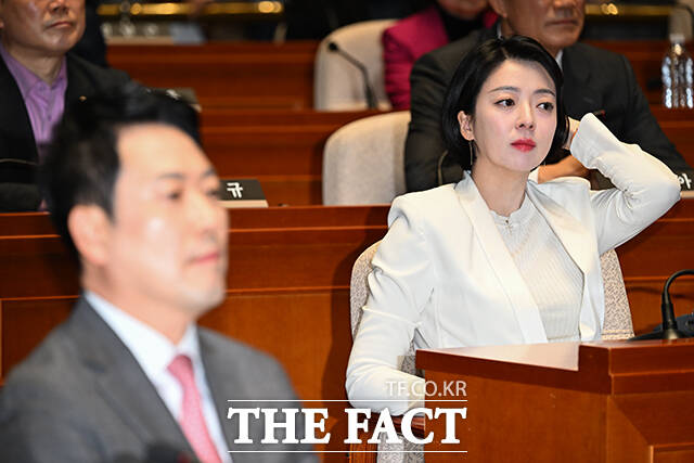 장동혁 국민의힘 대표가 9일 오후 서울 여의도 국회에서 열린 국민의힘 긴급 의원총회에 참석해 생각에 잠겨 있다. /박헌우 기자