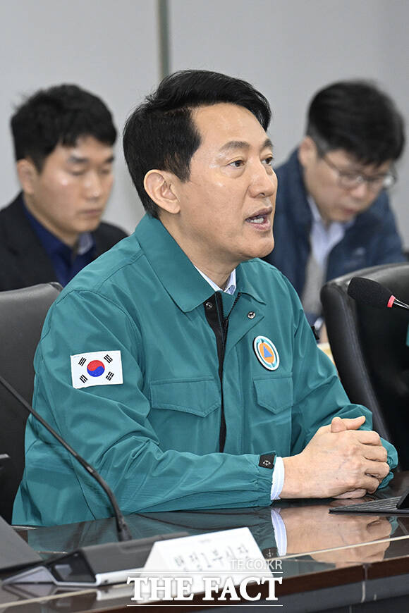 오 시장이 BTS 콘서트 기간 안전 대책 수립을 지시하고 있다.