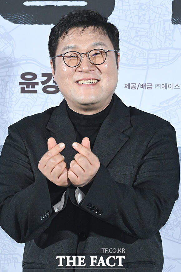 배우 윤경호가 9일 오전 서울 용산구 CGV 용산아이파크몰에서 열린 영화 ‘끝장수사’ 제작보고회에 참석해 포즈를 취하고 있다. /서예원 기자