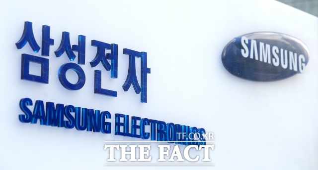 검찰이 약 100만 달러를 대가로 내부 기밀을 유출한 전 삼성전자 직원 등을 구속기소했다./더팩트 DB