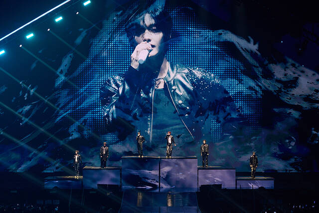 멤버들은 이렇게 브리즈를 볼 때면 알맞은 방향으로 잘 가고 있다고 생각된다. 저희는 계속 브리즈만 보고 가면 될 것 같다. 이제 브리즈 없으면 안된다고 말했다. /SM엔터