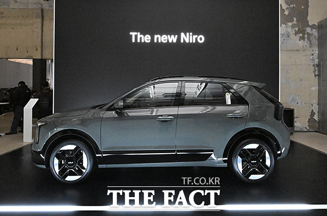 기아 더 뉴 니로 측면 모습. /송호영 기자