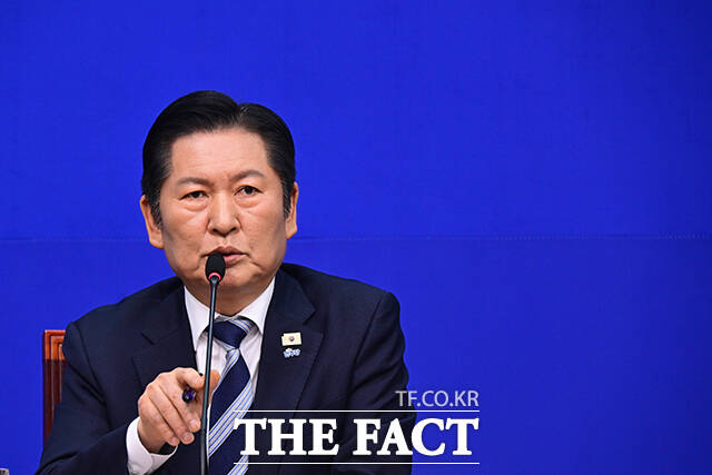 정청래 더불어민주당 대표는 9일 윤석열 정부가 계속 집권했어도 코스피 6000이 가능했을 것이라는 한동훈 전 국민의힘 대표 발언에 