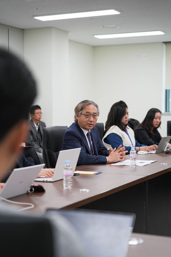 박 위원장은 9일 자신의 소셜네트워크서비스(SNS)에 ‘직접 보완수사 전면 폐지, 과연 감당할 수 있는가’라는 글을 올리고 “나는 단호히 말한다”며 “검사의 직접 보완수사를 완전히 폐지하자는 주장은 우리 형사사법절차를 감내하기 어려운 혼란 속으로 밀어 넣을 위험이 크다”고 지적했다. 사진은 박 위원장이 지난해 10월 30일 정부서울청사 창성별관에서 기자간담회를 진행 중인 모습. /국무총리실