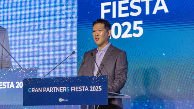 GS건설이 '2026년 동반성장 프로그램'을 강화한다고 9일 밝혔다. 사진은 지난해 10월 진행된 GS건설 대표 상생협력행사인 '그랑 파트너스 피에스타'에서 인사말을 전하는 허윤홍 GS건설 대표다. /GS건설