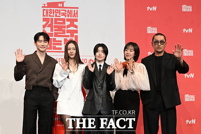 배우 김준한과 정수정, 심은경, 임수정, 하정우(왼쪽부터)가 출연하는 tvN 새 토일드라마 '대한민국에서 건물주 되는 법'은 오는 14일 밤 첫 방송된다. /김성렬 기자