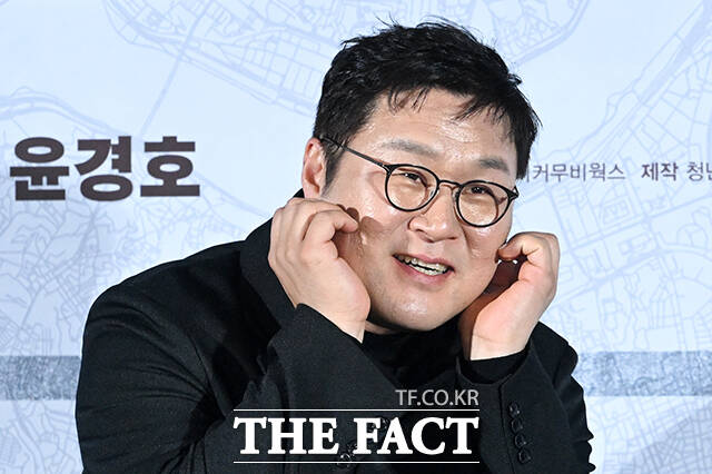 배우 윤경호와 조한철, 이솜, 정가람, 배성우(왼쪽부터)가 9일 오전 서울 용산구 CGV 용산아이파크몰에서 열린 영화 ‘끝장수사’ 제작보고회에 참석해 포즈를 취하고 있다. /서예원 기자