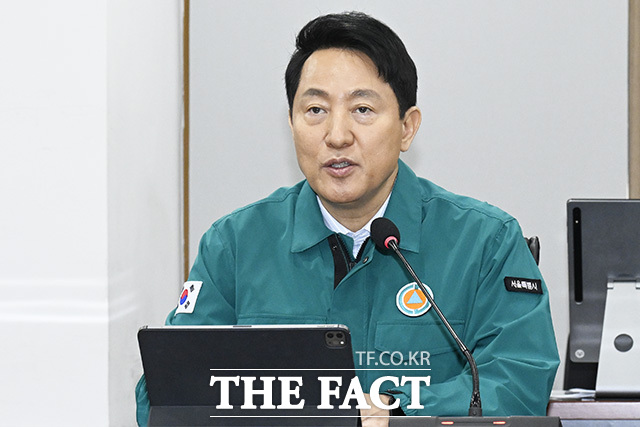 오세훈 서울시장이 9일 오전 서울 중구 서울특별시청에서 열린 'BTS 컴백 행사 안전관리 합동 점검회의'에 참석해 모두발언을 하고 있다. /송호영 기자