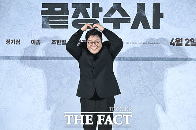 배우 윤경호가 9일 오전 서울 용산구 CGV 용산아이파크몰에서 열린 영화 ‘끝장수사’ 제작보고회에 참석해 포즈를 취하고 있다. /서예원 기자