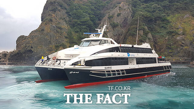 포항- 울릉을 오가는 '썬라이즈호'. /김성권 기자