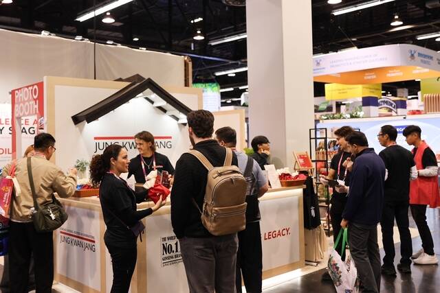 KGC인삼공사 정관장은 미국 캘리포니아 애너하임에서 현지 시간 3월 4일부터 6일까지 3일간 '2026 NPEW(Natural Products Expo West)'에 참가해 K-홍삼의 프리미엄 가치를 글로벌 관람객들에게 선보였다. /KGC인삼공사 정관장