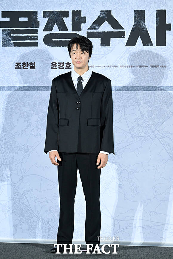 배우 윤경호와 조한철, 이솜, 정가람, 배성우(왼쪽부터)가 9일 오전 서울 용산구 CGV 용산아이파크몰에서 열린 영화 ‘끝장수사’ 제작보고회에 참석해 포즈를 취하고 있다. /서예원 기자