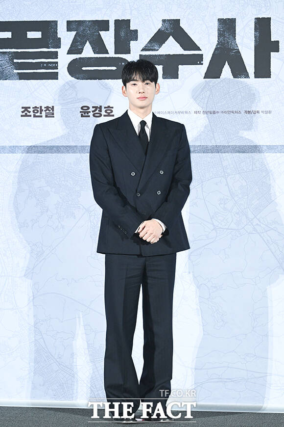 배우 윤경호와 조한철, 이솜, 정가람, 배성우(왼쪽부터)가 9일 오전 서울 용산구 CGV 용산아이파크몰에서 열린 영화 ‘끝장수사’ 제작보고회에 참석해 포즈를 취하고 있다. /서예원 기자