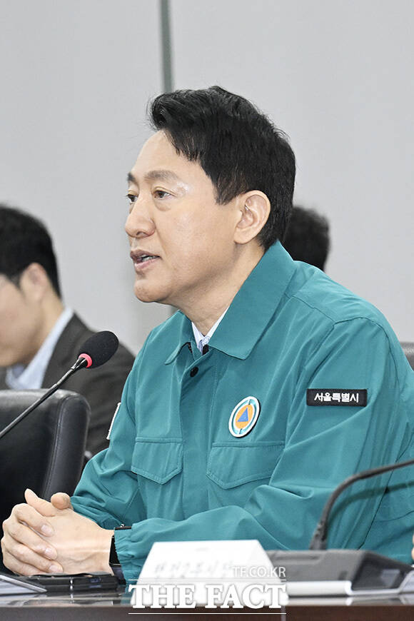 오 시장이 BTS 콘서트 기간 안전 대책 수립을 지시하고 있다.