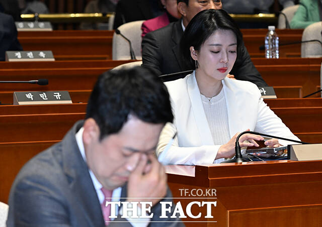 장동혁 국민의힘 대표가 9일 오후 서울 여의도 국회에서 열린 국민의힘 긴급 의원총회에 참석해 생각에 잠겨 있다. /박헌우 기자