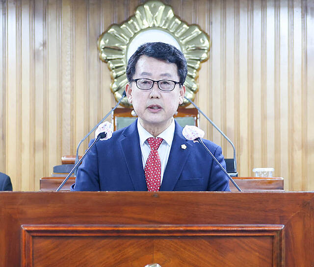 김주영의원이 5분 자유발언하고 있다. /영주시