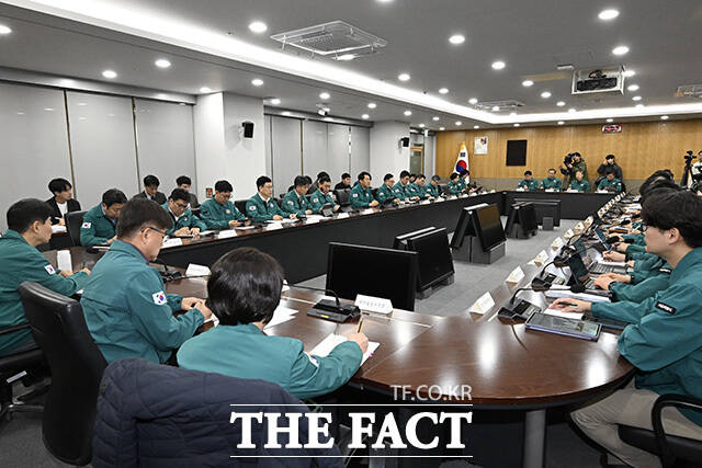 오 시장이 BTS 콘서트 기간 안전 대책 수립을 지시하고 있다.