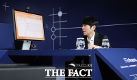  AI와 바둑 모델 구성하는 이세돌 9단 [포토]