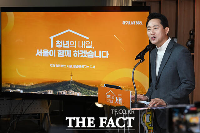 오세훈 서울시장이 10일 오후 서울 중구 서울갤러리에서 열린 서울 청년 홈&잡 페어에 참석해 청년주거 안정 대책 발표에 앞서 인사말을 하고 있다. /김성렬 기자