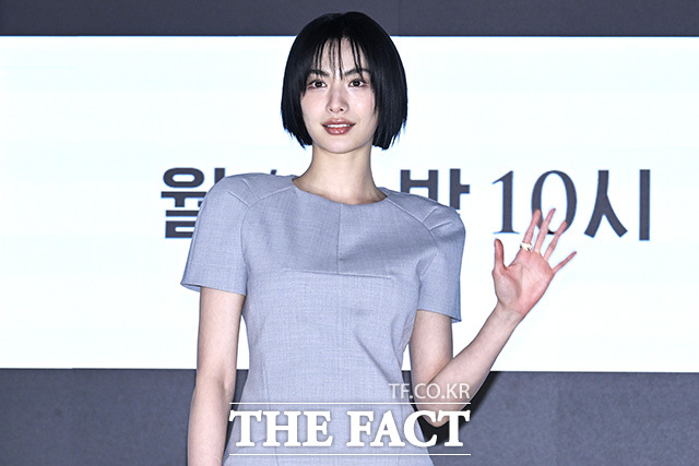 배우 나나가 10일 오후 서울 구로구 디큐브시티 더세인트 그랜드볼룸에서 열린 ENA 월화드라마 클라이맥스 제작발표회에 참석해 포즈를 취하고 있다. /송호영 기자