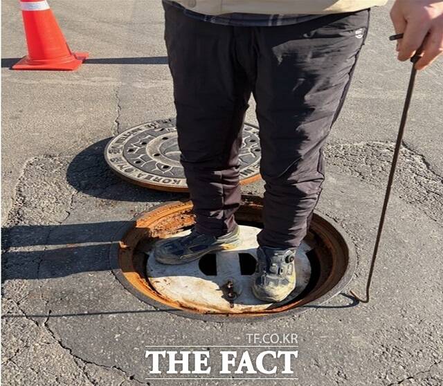 하안동 맨홀 점검 모습. /광명시