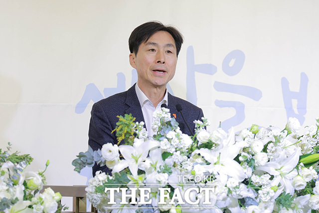 한창민 사회민주당 대표가 축사를 하고 있다.