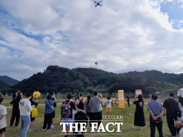 공주시가 운영 중인 드론배송 장면. /공주시