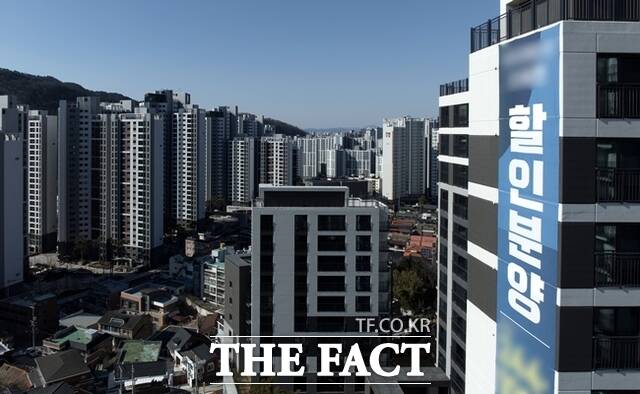이재명 정부가 지방 부동산 시장 활성화를 위해 관련 정책을 펼치고 있다. 다만 미분양 주택이 지방에 몰려 있어 업계에서는 이를 해소하기 위한 여러 대책이 추가로 필요하다고 보고 있다. /뉴시스
