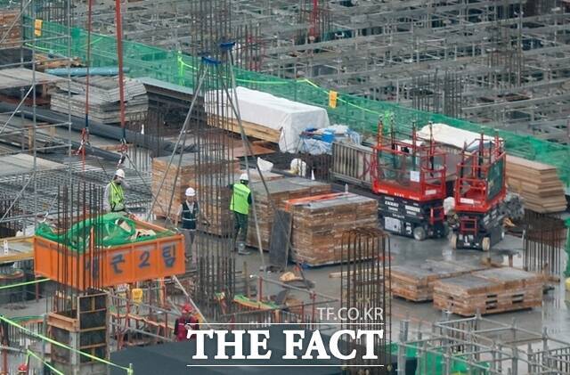 노란봉투법 시행으로 인행 공사비가 오르며 분양가에도 영향을 미칠 것이라는 전망이 나온다. /뉴시스