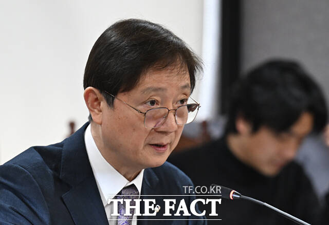 이찬진 금융감독원장이 지난달 12일 오후 서울 중구 은행회관에서 열린 20곳 국내은행 은행장의 간담회에 참석해 모두 발언하고 있다. /이새롬 기자