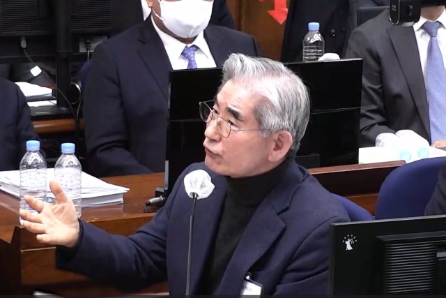 민간인 신분이던 노상원 전 정보사령관에게 제2수사단을 구성할 목적으로 정보사령부 요원 명단을 누설한 혐의를 받는 김용현 전 국방부 장관의 재판이 11일 시작된다. 김 전 장관이 지난 1월 열린 자신의 내란중요임무종사 사건 1심 결심공판에서 최후진술을 하고 있다./서울중앙지법