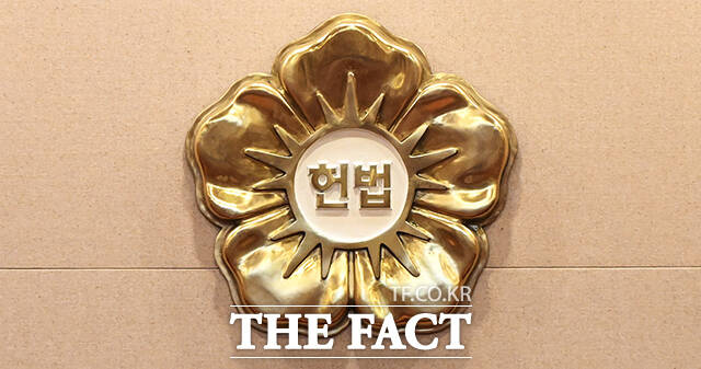 헌법재판소가 재판소원을 통해 법원의 공권력을 견제하고 국민의 기본권을 높일 수 있다며 4심제의 부작용이 발생하지 않도록 충실히 대비하고 있다고 밝혔다./더팩트DB