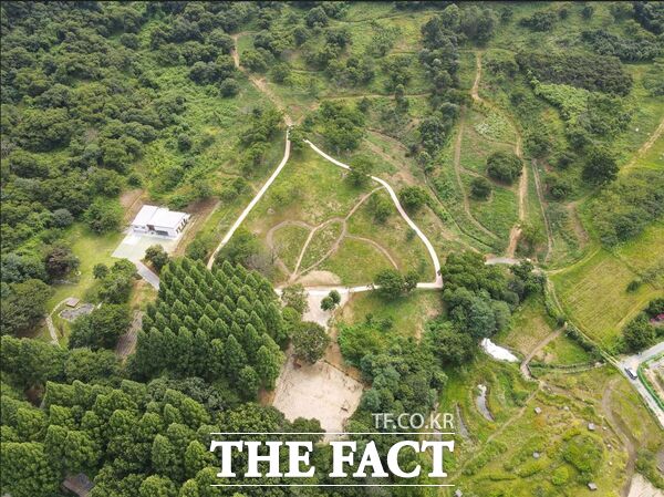 대전시 서구는 지난 3월부터 11월까지 탄소중립 실현을 위한 공직자 역량 강화 교육을 노루벌적십자생태원에서 시행한다. 사진은 노루벌적십자생태원 전경. /대전시 서구