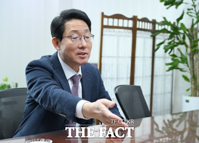 김상훈 의원이 지난 9일 서울 여의도 국회의원회관에서 <더팩트>와 인터뷰를 하고 있다. /국회=박헌우 기자