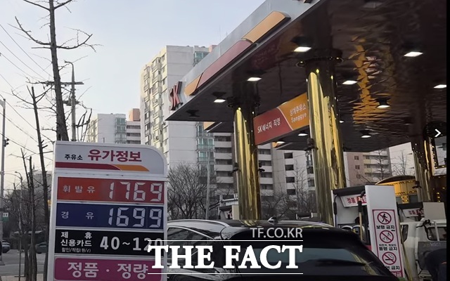 10일 오승혁의 현장은 오피넷 기준 서울시 최저가 주유소로 등록되어 차량 행렬이 이어지고 있는 서울 노원구 상계동의 한 주유소를 찾았다. /서울 노원=오승혁 기자