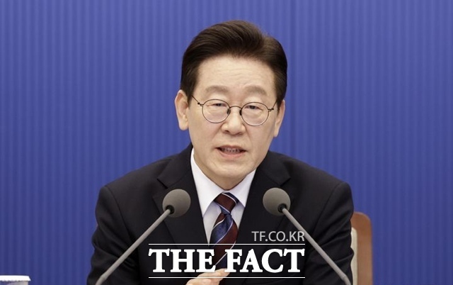 이재명 대통령은 지난달 26일 청와대에서 주재한 제25차 수석보좌관회의 모두발언에서 국고보조금 부정수급에 대해 국민 혈세를 도둑질하다 걸리면 패가망신한다는 것을 누구나 명확하게 인식할 수 있도록 철저한 부정수급 방지 대책, 문책 대책을 세워주길 바란다고 주문했다. /뉴시스