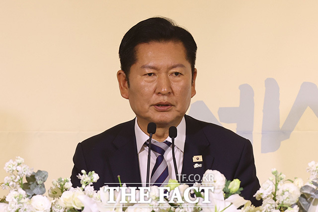 정청래 더불어민주당 대표가 축사를 하고 있다.