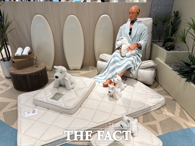 시몬스의 비건 매트리스 브랜드 N32는 반려동물 전용 쪼꼬미 상품을 판매한다. /문화영 기자