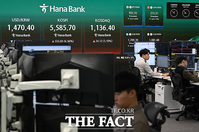 이날 이란 전쟁이 마무리 될 거란 기대감에 원/달러 환율과 코스피·코스닥이 모두 안정되는 모습을 보이고 있다.