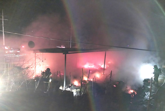 9일 오후 8시 44분쯤 예천의 한 양봉장에서 불이나 소방서 추산 4810만 원의 재산 피해가 발생했다. /경북소방본부