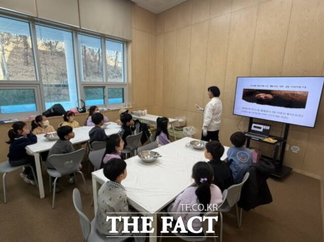 천안교육지원청이 2026학년도 신학기를 맞아 지역사회와 협력하는 학교 밖 동네방네 돌봄교실을 본격 운영한다. /천안교육지원청