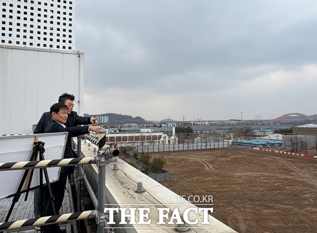 한국남동발전과 서울에너지공사 경영진이 현장 답사를 하고 있다. /한국남동발전