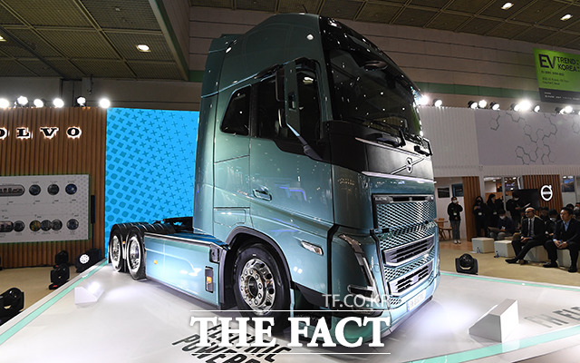 2월 수입 상용차 신규 등록 대수는 230대로 전년 동월 대비 27.9% 감소했다. /더팩트 DB