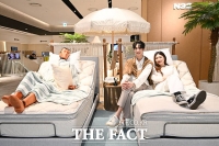  비건 속 프라이빗 리조트…시몬스 N32 더현대 팝업스토어 가보니 [TF현장]