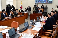  안건 상정하는 신정훈 행안위원장 [포토]