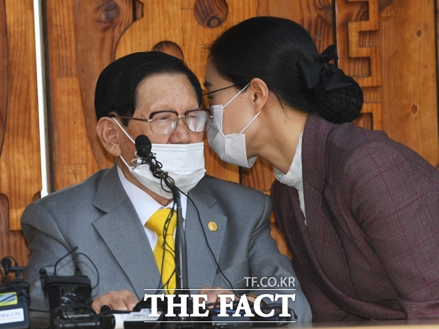 정교유착 의혹을 수사하는 검경 합동수사본부(합수본)가 11일 신천지 본부에 대한 2차 압수수색에 착수했다. 사진은 이만희 총회장. /이호균 기자