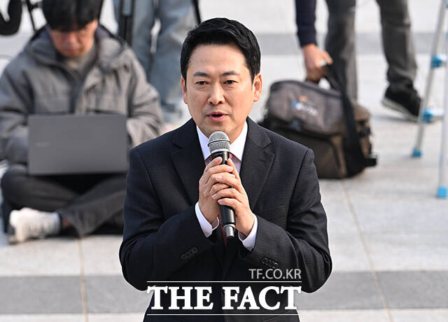 장동혁 국민의힘 대표가 11일 오후 서울 여의도 국회 본청 계단에서 열린 성분명처방 저지 궐기대회에 참석해 인사말을 하고 있다. /국회=박헌우 기자